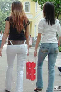 男朋友握着我的胸就开始吃